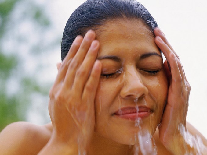 La routine à adopter pour nettoyer la peau